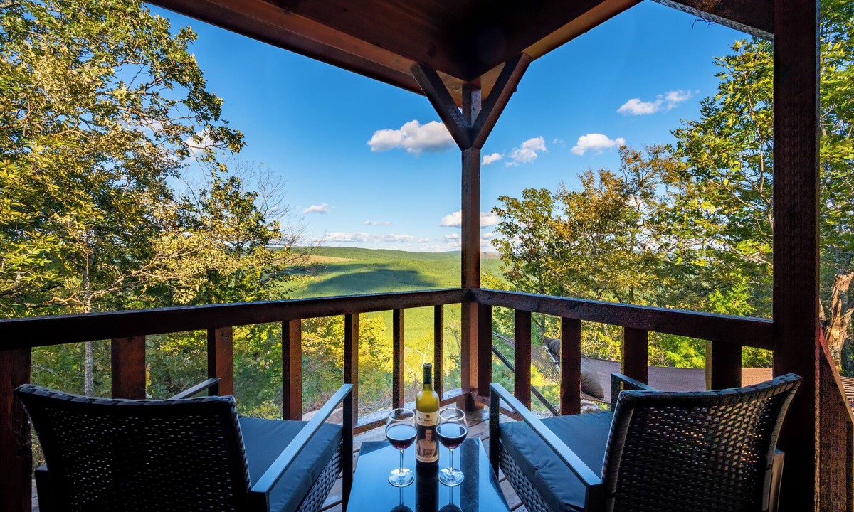 Octavia Cabin | Chipmunk Cottage | Private Cabin w/Hot Tub, Firepit