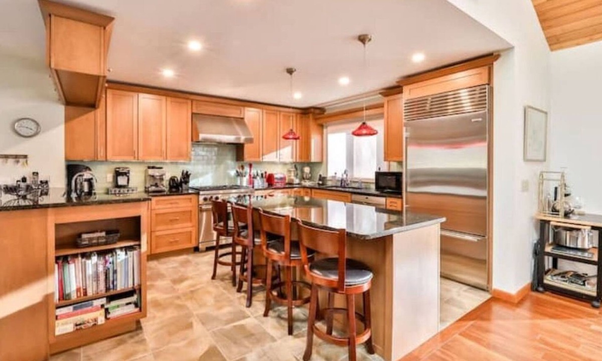 Maplecrest House | Pet friendly mountain house, stunning views, chefs kitchen, mins to Hunter/Windm