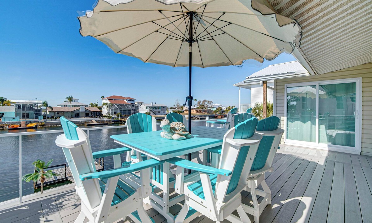 Spring Hill Cottage | Private Pool & Dock: Old Florida Waterfront Home