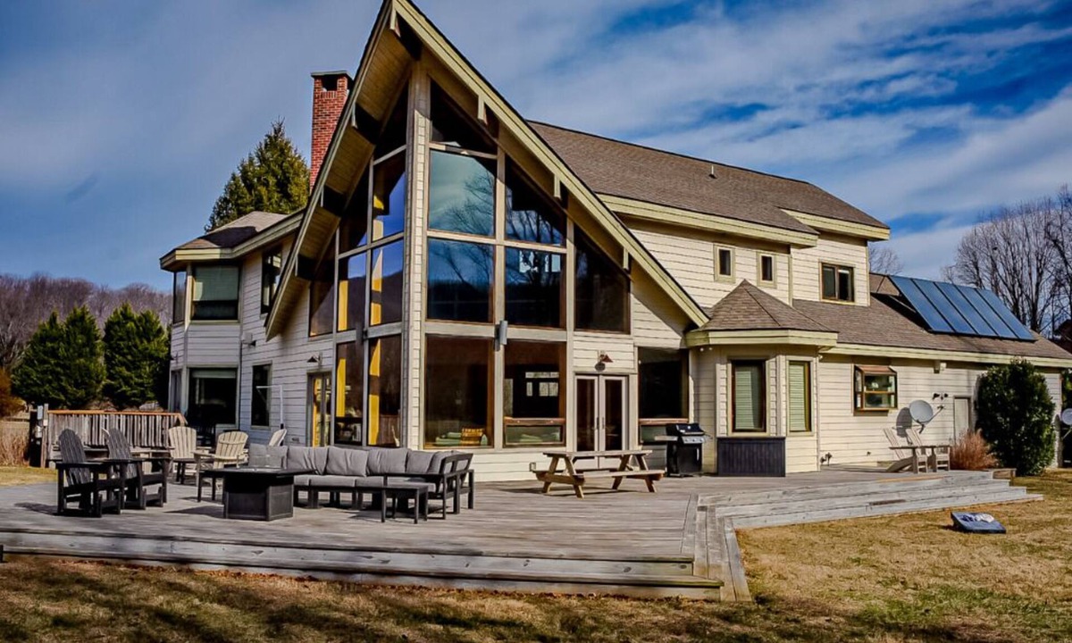 Roseland Cabin | Three Ridges Haven- Devils Backbone Brewing Company