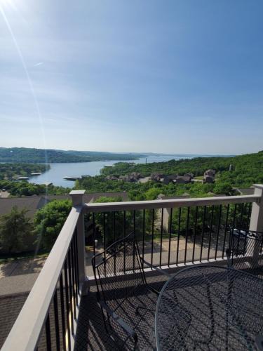 Indian Point Apartment | Treehouse Condos - Branson