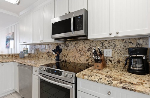 Townsite Condo | Absolute Beach Front Cottage! Panoramic Views E20 North Coast Village