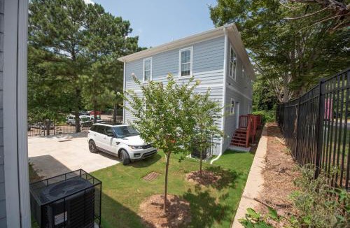 Southwestern Apartment | Basic 4 bedrooms with 6 beds 15 min from downtown sleeps 9 for Work crews and Large groups