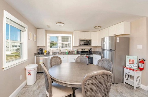 Brigantine Apartment | Beach Bliss! | 1 Block From Beach | Upstairs Unit