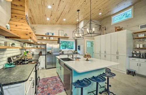 Blanco House | Blanco Riverfront Estate w/2 Homes: 4-Acre Oasis