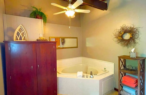 McGregor Hotel | Bluffside Chalet Suite