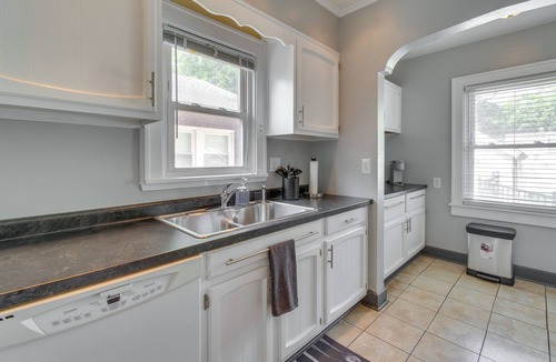 Springfield Cottage | Charming Springfield Home: 2 Mi to Downtown