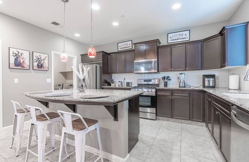 Raisin House | Clovis Gem – 4BR, 3.5 Bath