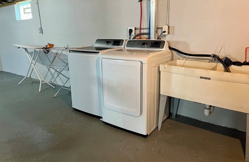 Cedar Rapids House | Comfortable Home Away From Home