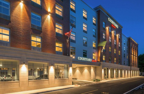 Edgewater Hotel | Courtyard by Marriott Edgewater NYC Area
