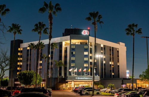 Harbor Hotel | DoubleTree by Hilton Carson