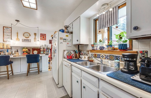 Park East House | Eclectic Multi-Level Charmer! 2 Mi to CU Boulder