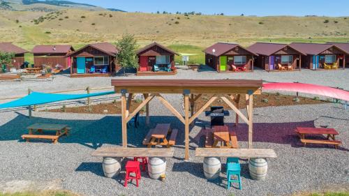 Emigrant House | Emigrant Cabins Tiny cabin near Yellowstone