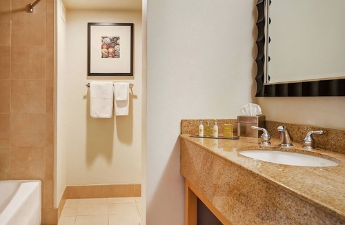 Berkeley Hotel | Exciting Experience in Berkeley Marina! 2 Classy Units, Pets Allowed, Balcony!
