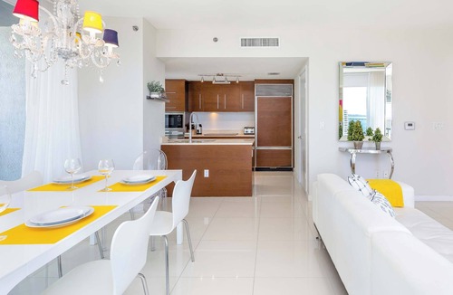 Downtown Miami Apartment | FIFA World Cup Base! Skyline Views & Icon Pool