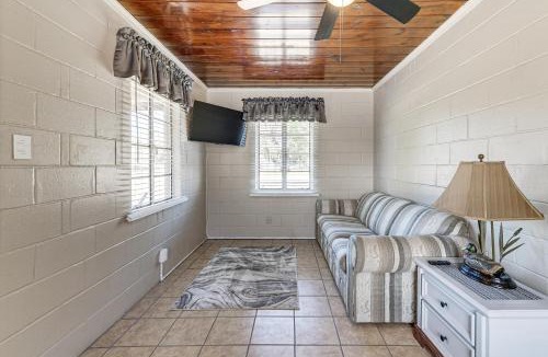 Hernando House | Fish & Float Lakeside! Hernando Cabin