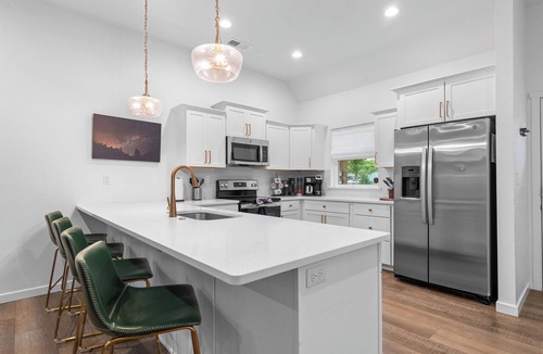 Table Rock House | Lakefront Rooftop Hangout Hot Tub Fire Pit Arcades
