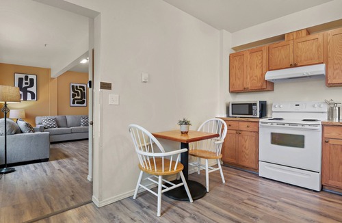 West Central Apartment | Maple Leaf Manor Suites