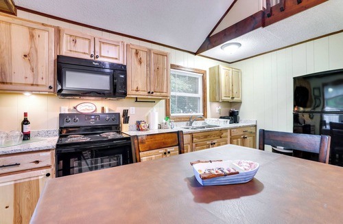 Russellville Cabin | Multi-Level Bonneau Cabin: Walk to Lake!
