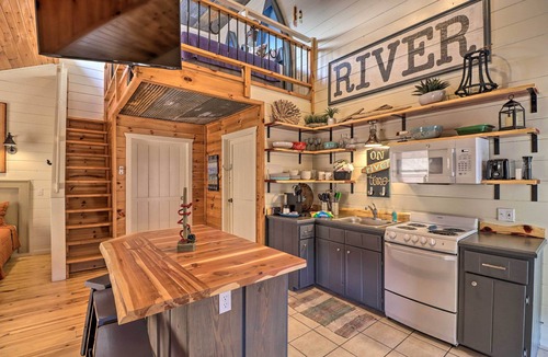 Mountain View Apartment | Pet-Friendly Studio w/Loft & Mountain Views!