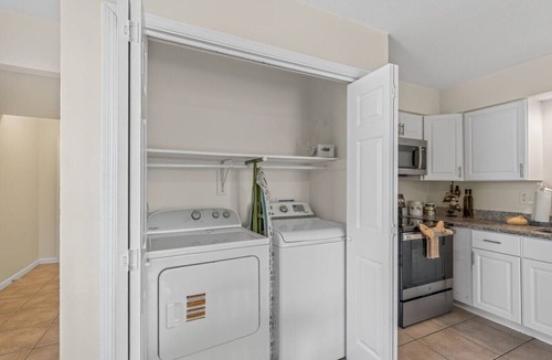 Lee's Summit Villa | Remote Work Ready | 3BR | Google Fiber | Kings