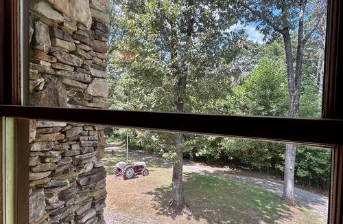 Ellijay House | Romantic StackRock Cabin – An Exclusive, Centrally Located Retreat.