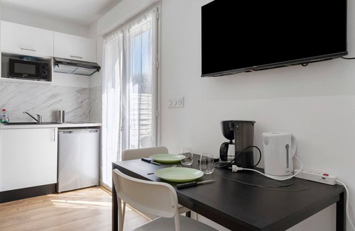 Hanvec Cottage | Studio '4' with Private Terrace, Shared Garden, SPA and Wi-Fi