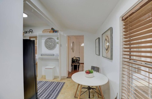 Midtown House | Tucker #2 (Studio) · Studio Oasis+Private Patio -Super Walkable-Midtown