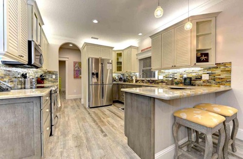 Ilexhurst House | Wine Down