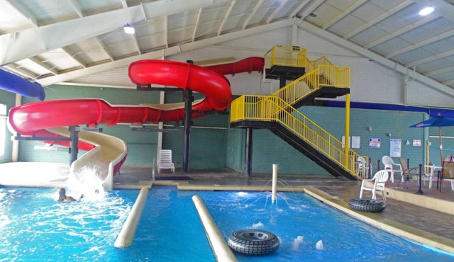 2 Floor Suite w/King Bed | Pool w/Slide & Jacuzzi Access | Free Breakfast
