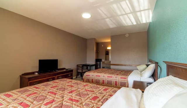 2 Practical Family Accommodations w/Free Parking - Perfect for Travelers