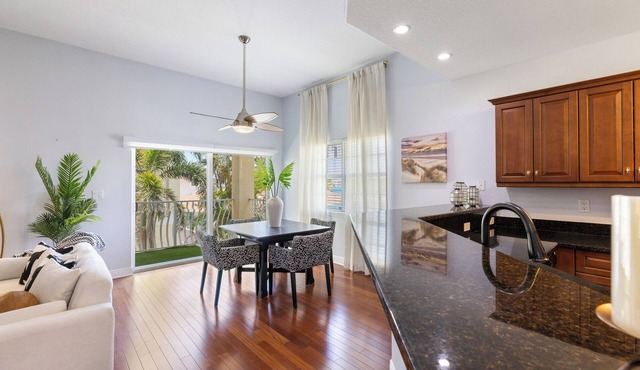 3BR/3BA Villa Grande I By The Sea