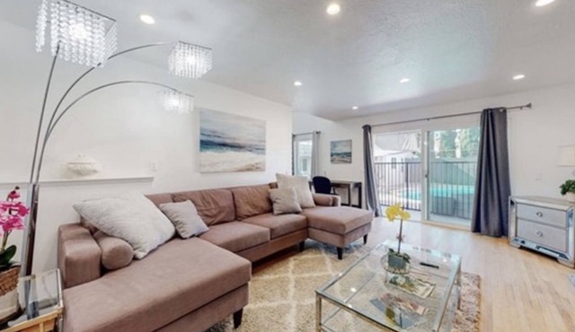 5 bedroom 4 bath with pool