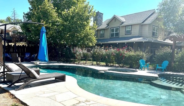5br/3.5ba Estate Sleeps 10 w Pool, Jacuzzi, Playground, Game Room, fire pit