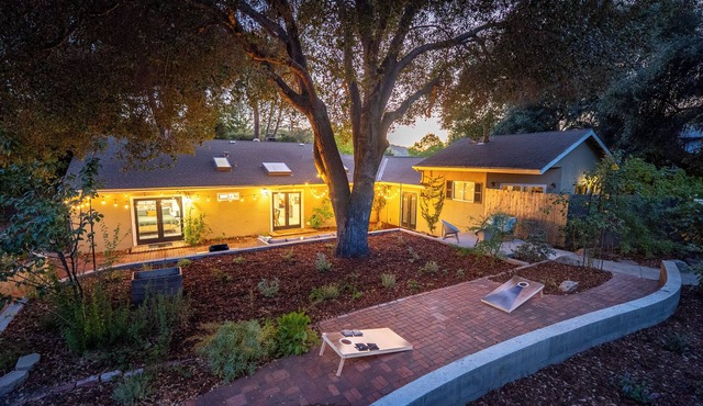 5BR GREAT Location Sleeps 15!