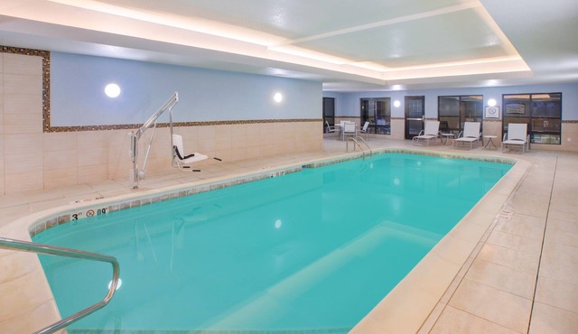 Accessible Studio w/Walk-In Shower & Breakfast