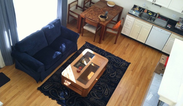 Architectural Gem: 2-Bedroom furnished loft near Berkeley's 4th Street Shops
