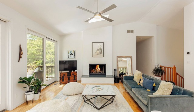 Beautiful Hudson Valley Woodland Retreat with Swimming Pool. Pets welcome.