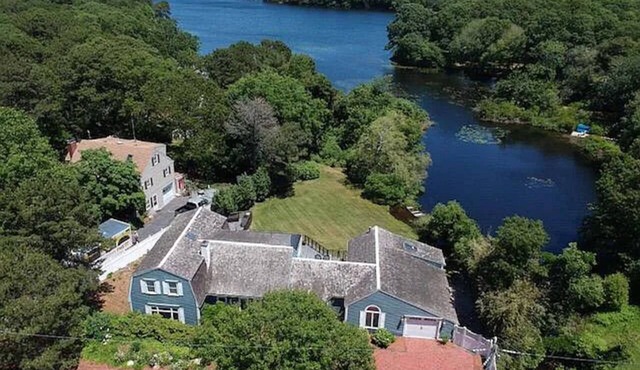 Beautiful waterfront home- mins to beach, fishing/kayak right from the backyard