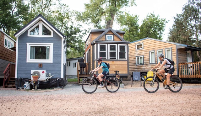 Bluegrass Jam Tiny House – Musical Charm Near Boulder & Riverfront Bliss