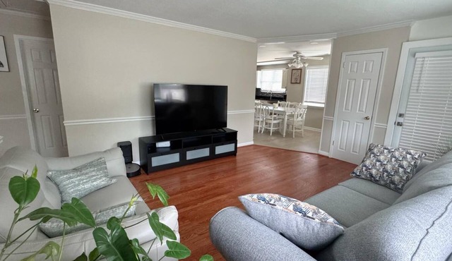 Charming 2BR/2BA Family-Stay, Pet-Friendly, Sleeps 6, Ample Parking