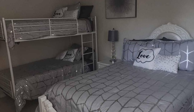 Charming 4-bedroom house with AC, WiFi in awesome Baytown.