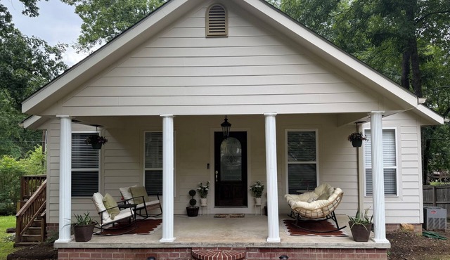 Charming Cottage by Greers Ferry Lake