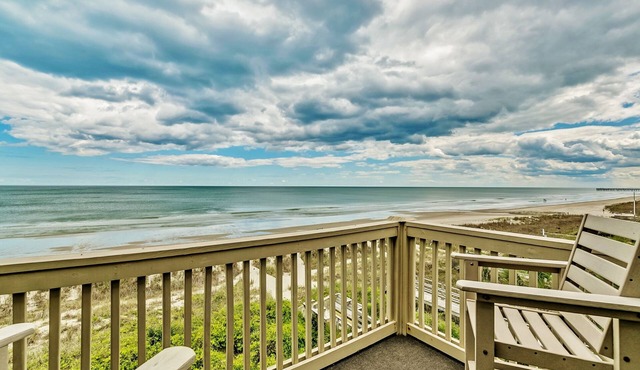 Classy, Clean & Elegant Oceanfront 'Penthouse' ~