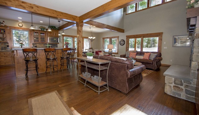 Comfortable Clean Suncadia Family Home Sleeps12, FIRE pit, HOT tub, Bikes, PETS