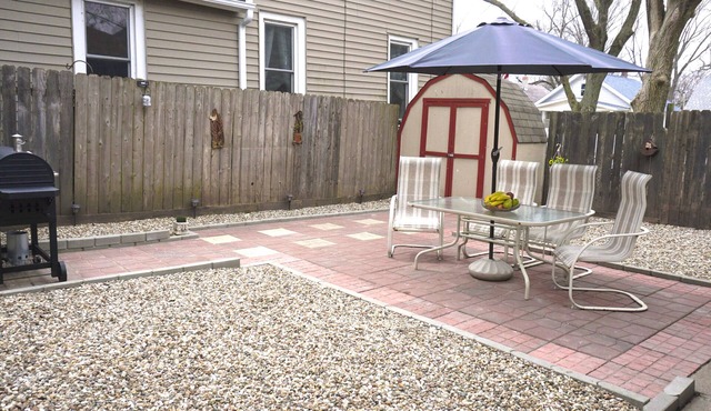 CORNER OF CALM IN THE ♥ OF CEDAR RAPIDS!