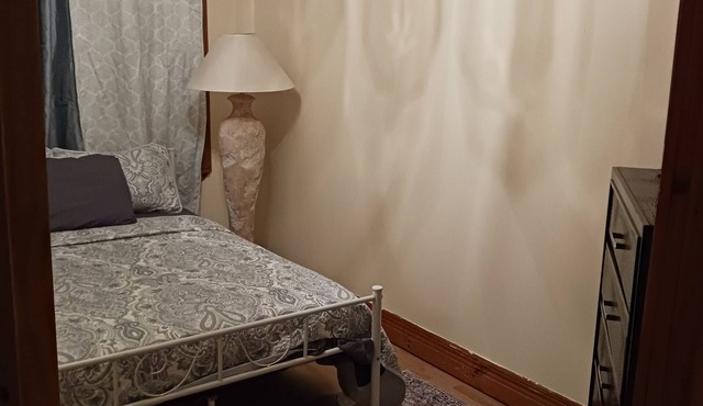 cozy 1 bedroom 3rd floor nice quiet and conveniently located next to everything.