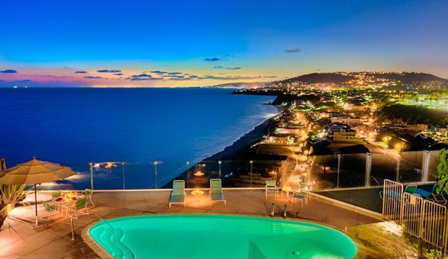 Dana Point Headlands oceanfront with a pool overlooking the beach STR14-0128