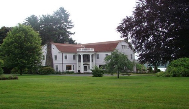 Elegant Waterfront Hudson River 12-acre Estate w/Amazing Views. Sleeps 14