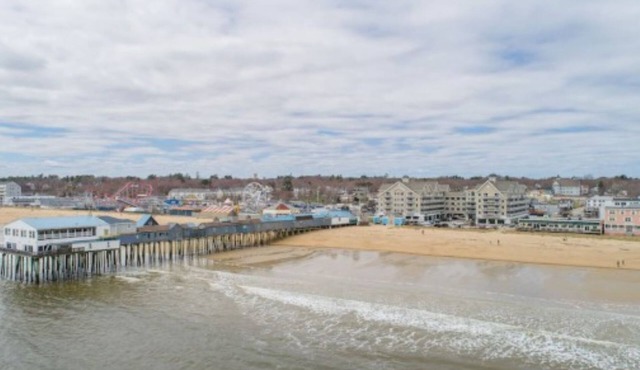 Fabulous beachfront 2 Bedroom Condo in the middle of the action